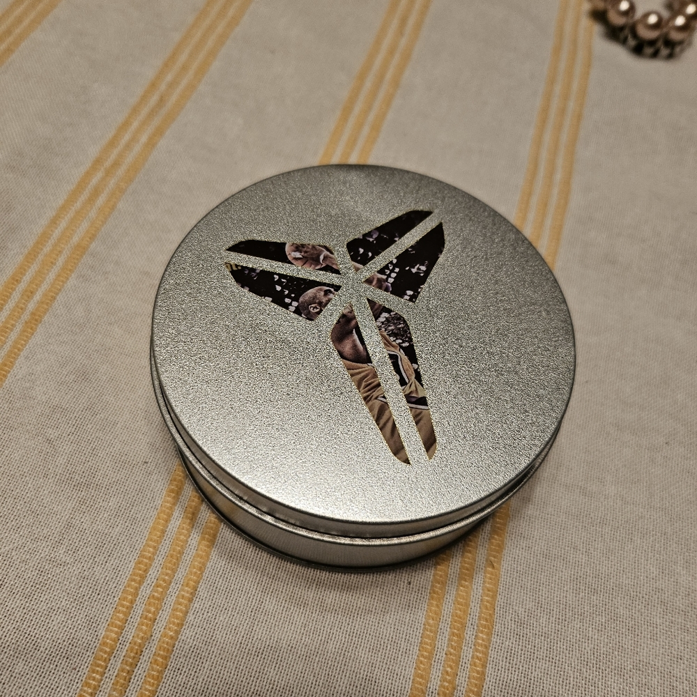 Kobe Bryant Bracelet Set - Picture 2 of 3